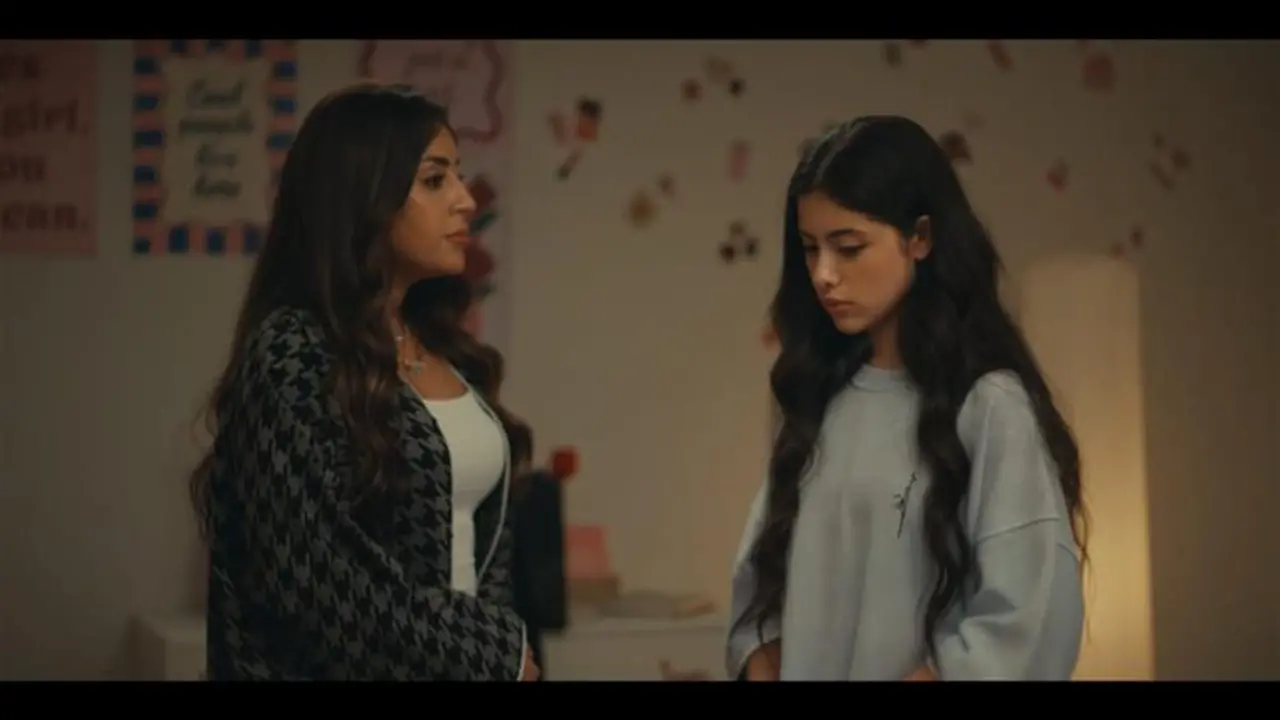 تصرف مفاجئ من آيتن عامر لإنقاذ تيا في الحلقة 10 لمسلسل كلهم بيحبوا مودي